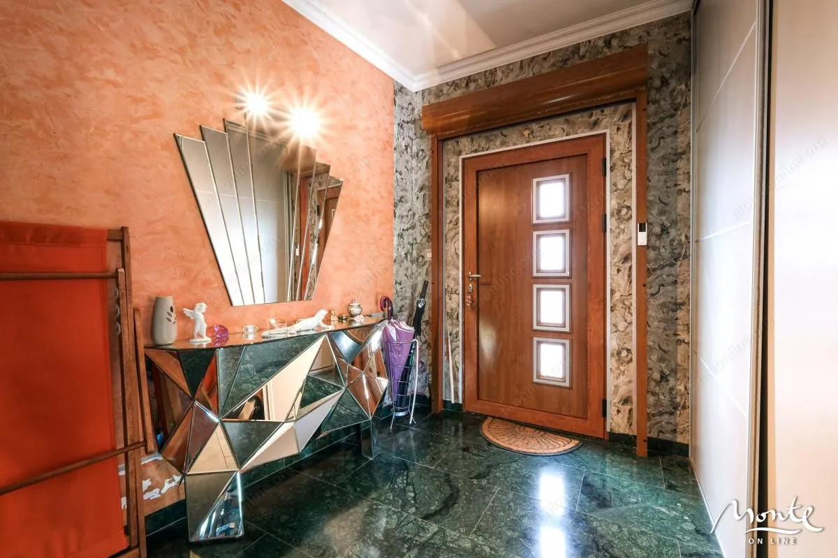 Sale, house, 430m², Bečići, Budva