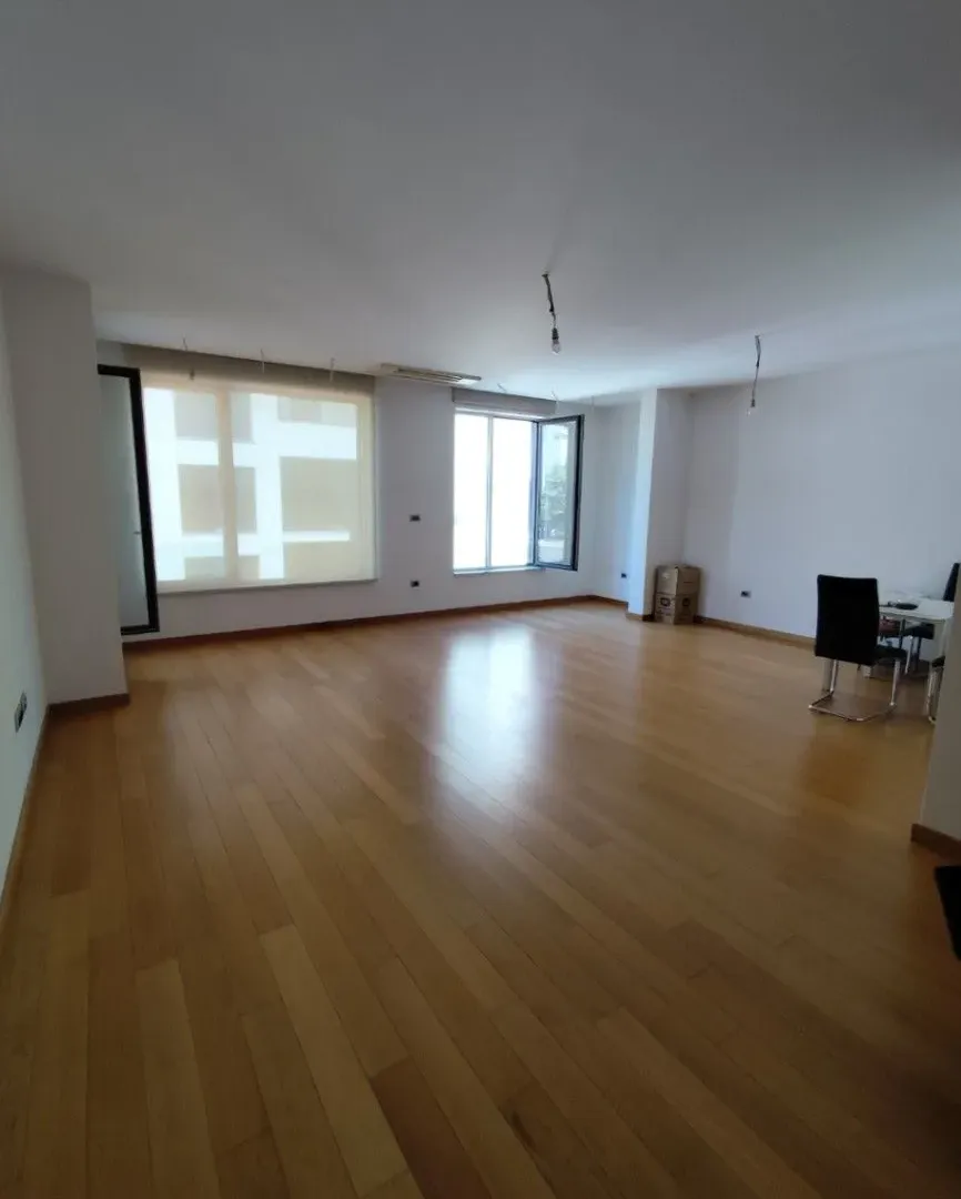 Izdavanje, trosoban stan, 120m², Centar, Podgorica
