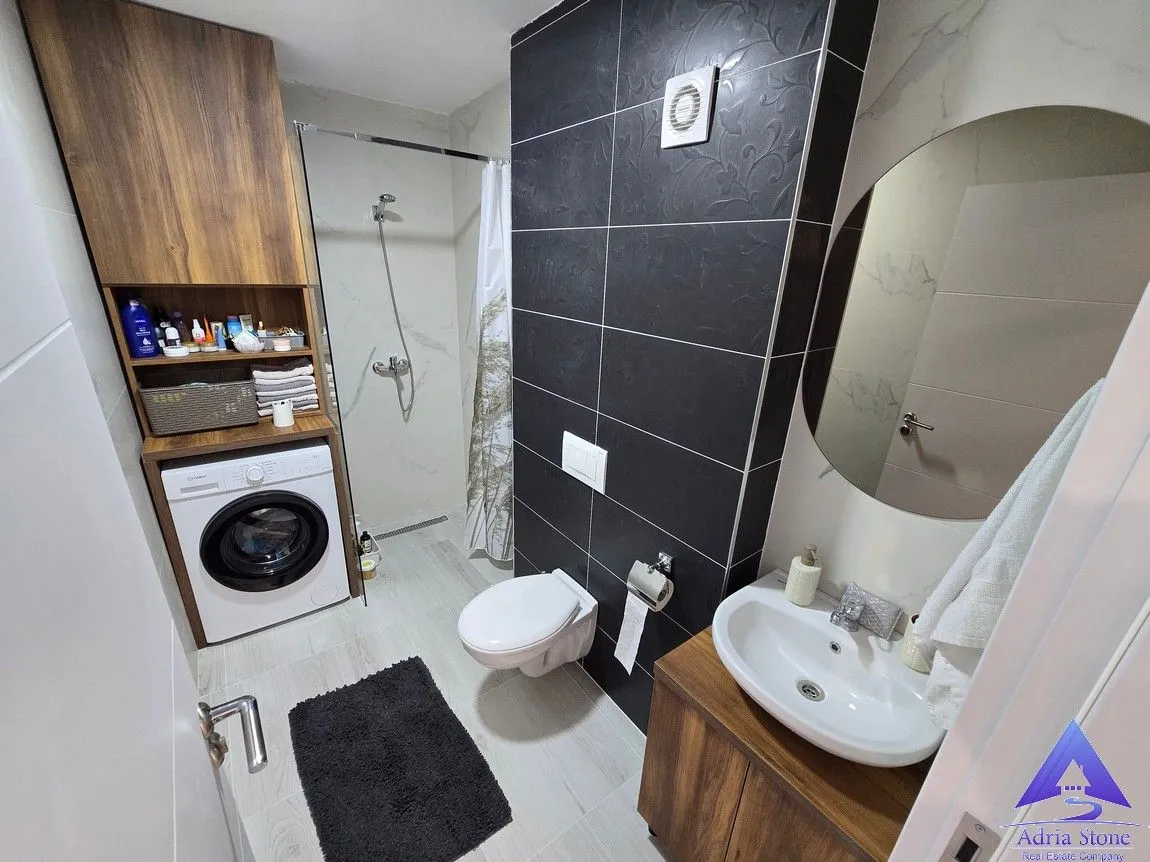 Prodaja, dvosoban stan, 63m², Lazi, Budva