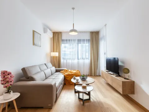 Rent, one bedroom apartment, 42m², Bečići, Budva - image 2