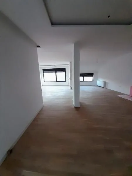 Rent, office space, 130m², Palilula, Niš