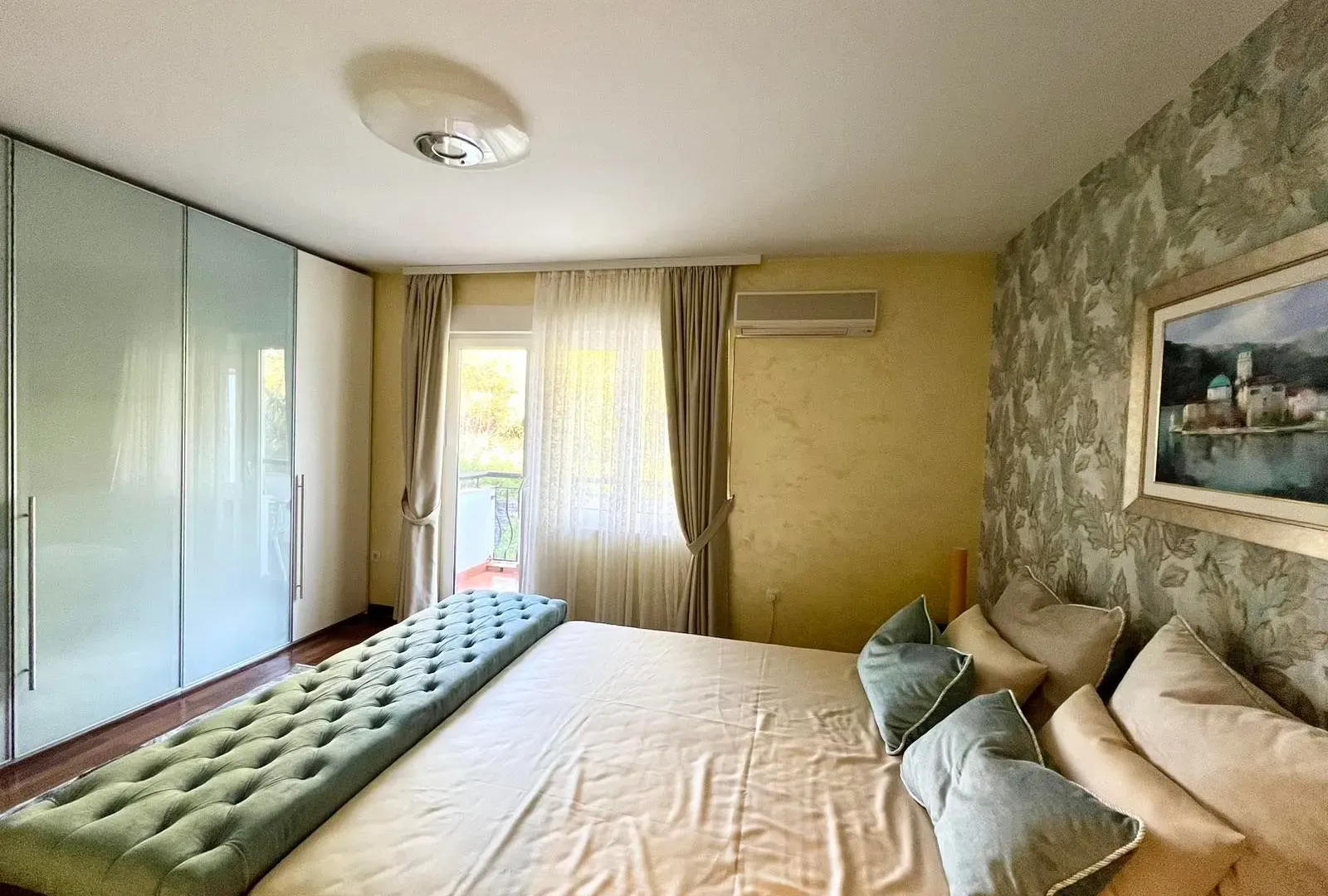 Izdavanje, trosoban stan, 165m², Gorica C, Podgorica