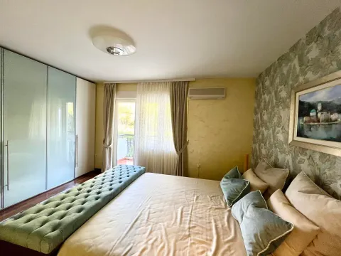 Rent, three bedroom apartment, 165m², Gorica C, Podgorica - image 7