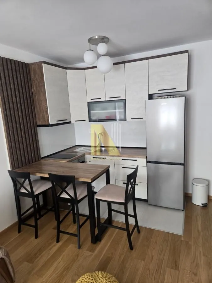 Izdavanje, dvosoban stan, 40m², Socijalno, Novi Sad Sve Podlokacije