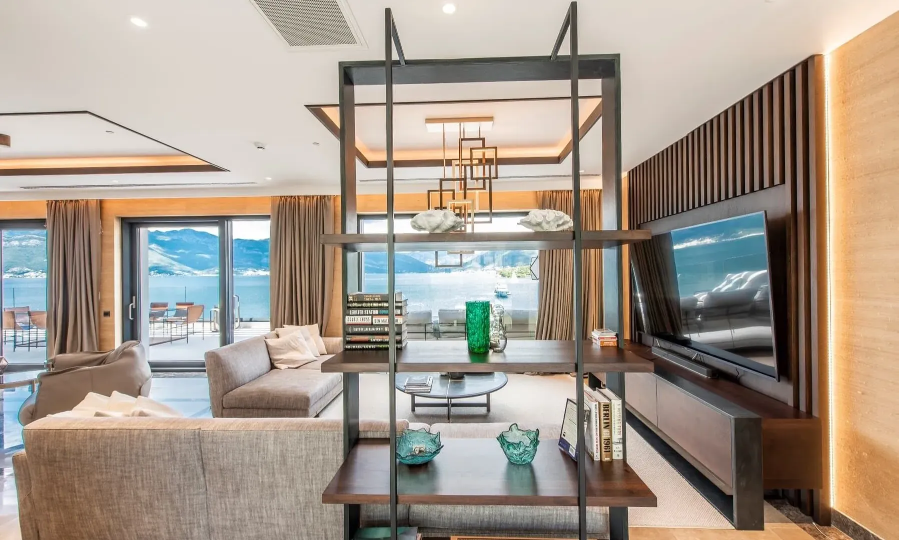 Sale, four bedroom apartment, 500m², Đuraševići, Tivat