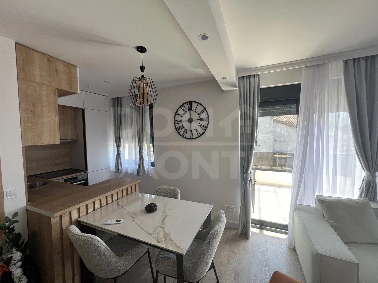 Izdavanje, jednosoban stan, 42m², Tivat, Crna Gora