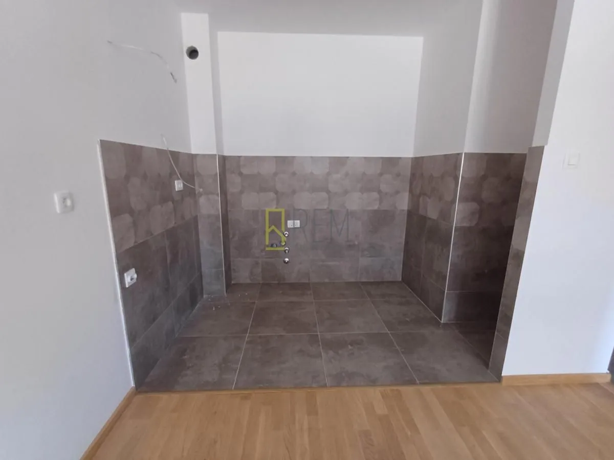 Prodaja, jednosoban stan, 45m², Pobrežje, Podgorica