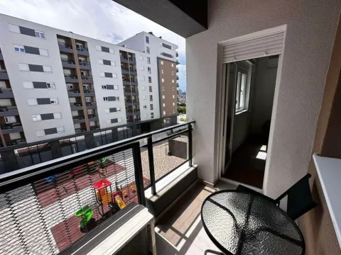 Izdavanje, četvorosoban stan, 45m², Stari Aerodrom, Podgorica - image 7