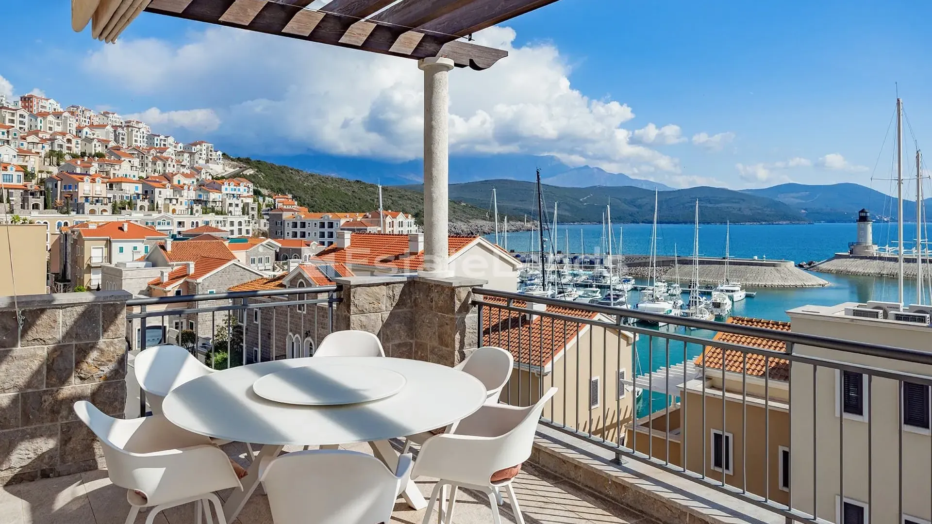 Izdavanje, dvosoban stan, 100m², Luštica Bay, Tivat