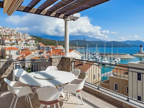 Stan in Luštica Bay