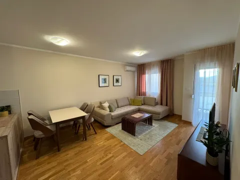 Izdavanje, dvosoban stan, 65m², City Kvart, Podgorica - image 1