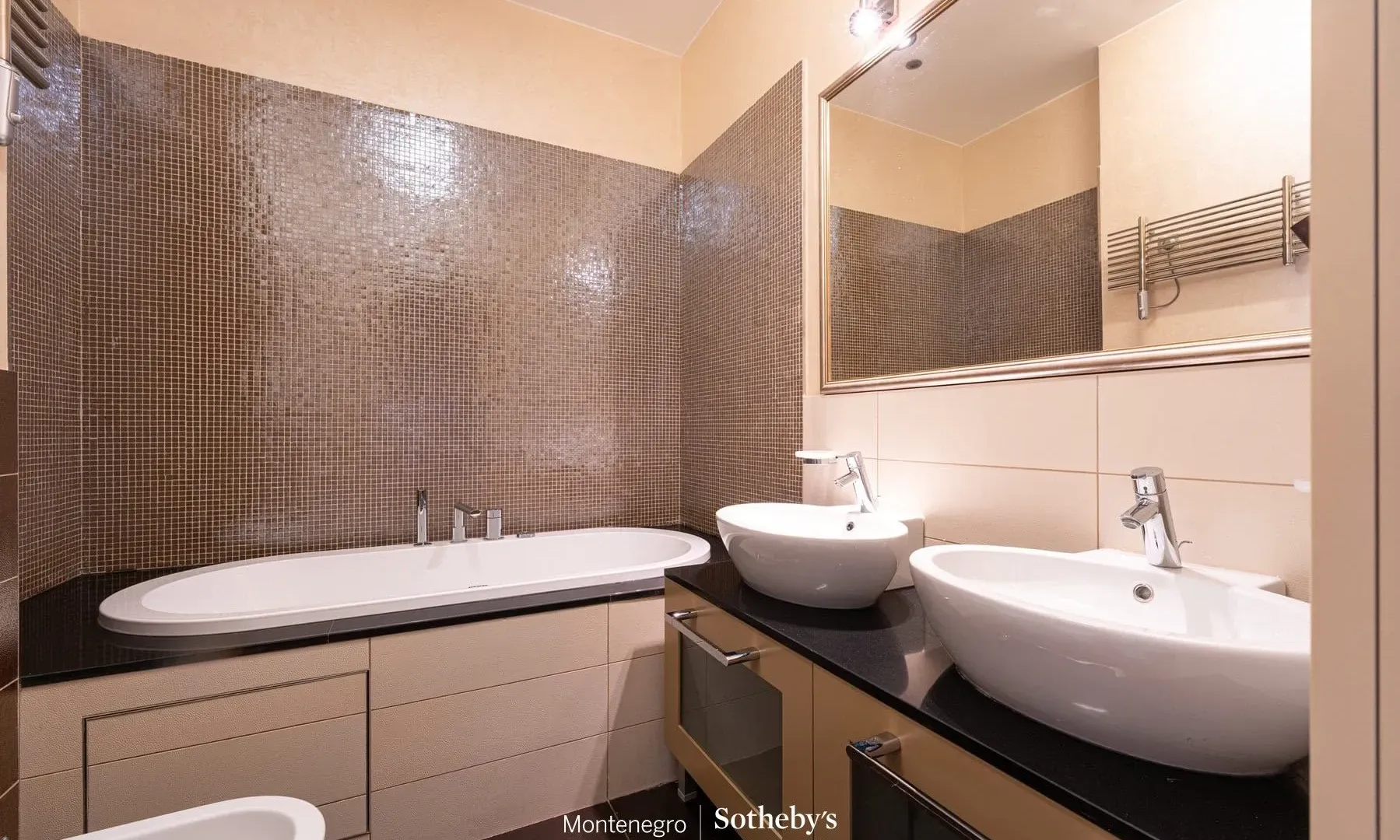 Prodaja, trosoban stan, 203m², Kod Capital Plaze, Podgorica