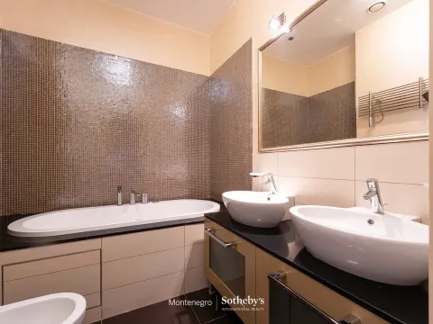 Prodaja, trosoban stan, 203m², Kod Capital Plaze, Podgorica - image 11