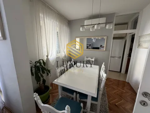 Prodaja, trosoban stan, 87m², Blok 6, Podgorica - image 2