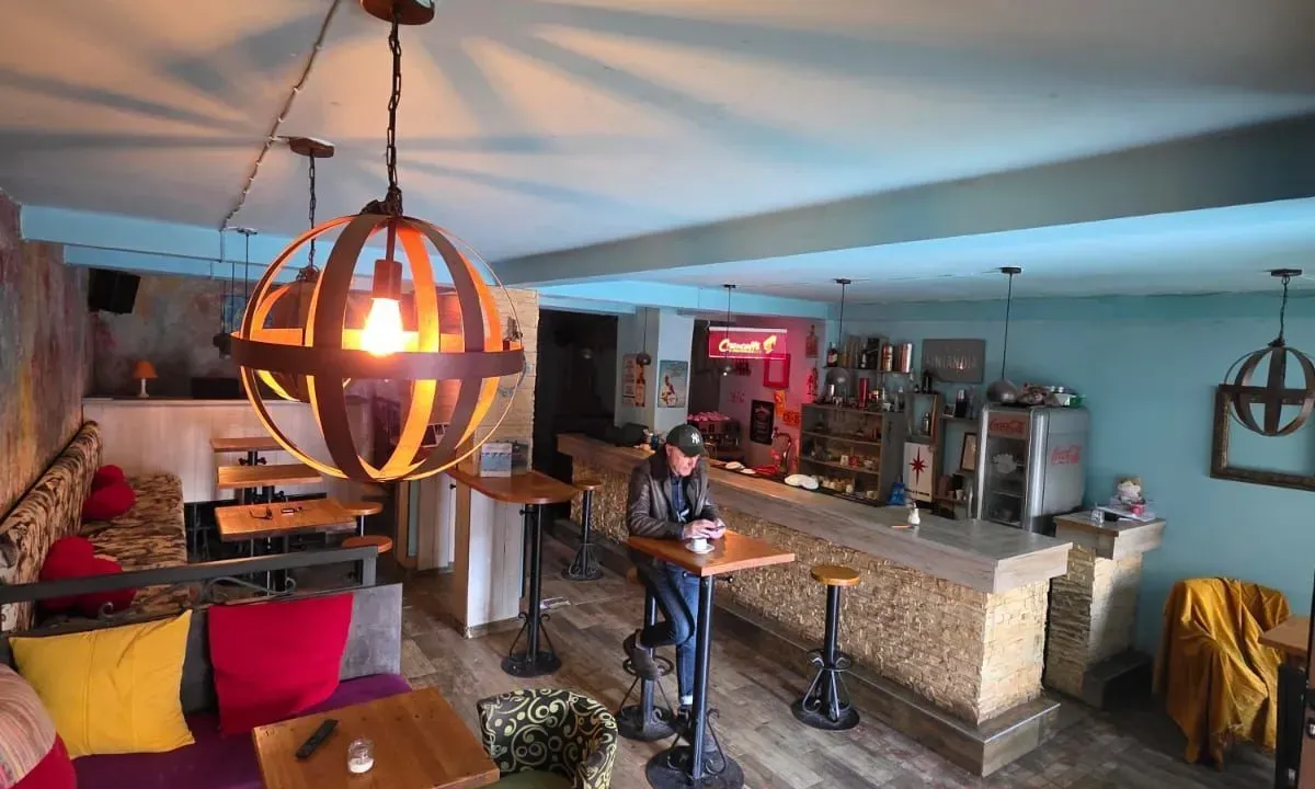 Izdavanje, poslovni prostor, 80m², Cetinje, Crna Gora