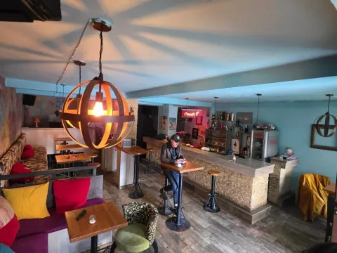 Izdavanje, poslovni prostor, 80m², Cetinje, Crna Gora