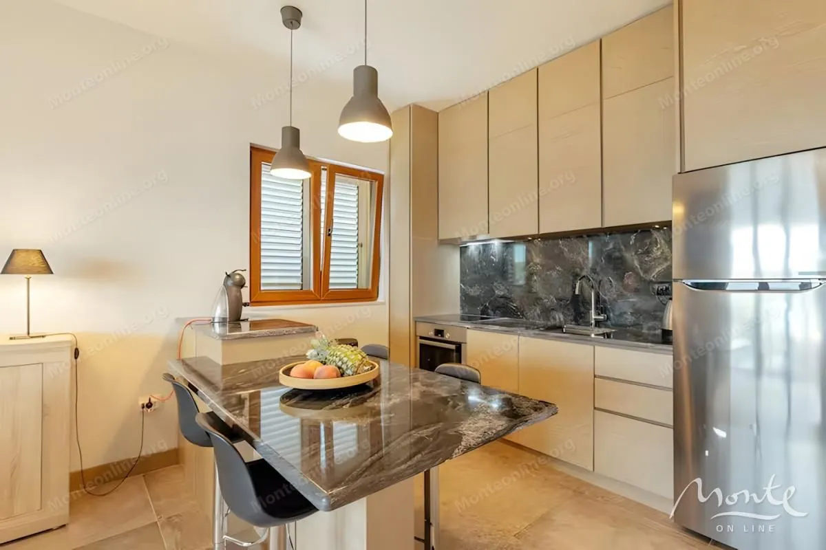 Prodaja, dvosoban stan, 110m², Donja Lastva, Tivat