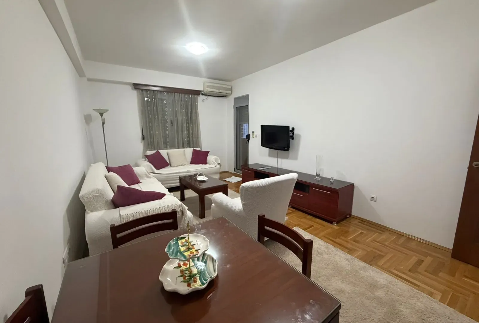 Izdavanje, jednosoban stan, 52m², Podgorica, Crna Gora