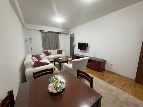 Izdavanje, jednosoban stan, 52m², Podgorica, Crna Gora - image 1