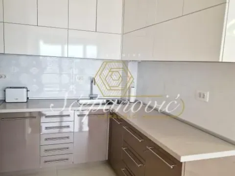 Izdavanje, trosoban stan, 105m², Centar, Novi Sad - image 16