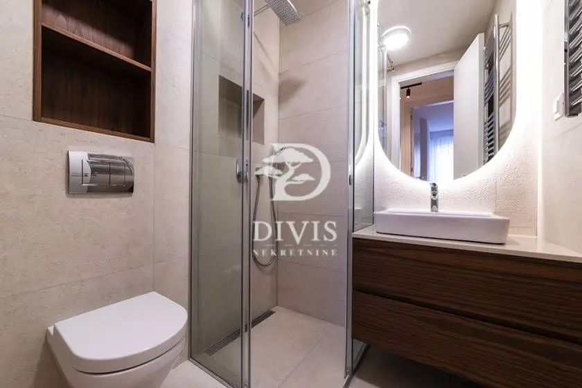 Izdavanje, trosoban stan, 130m², Crveni Krst, Beograd