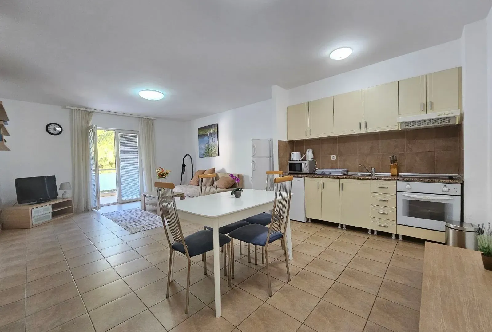 Sale, two bedroom apartment, 90m², Bečići, Budva