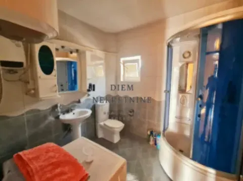 Izdavanje, četvorosoban stan, 150m², Tološi, Podgorica - image 9