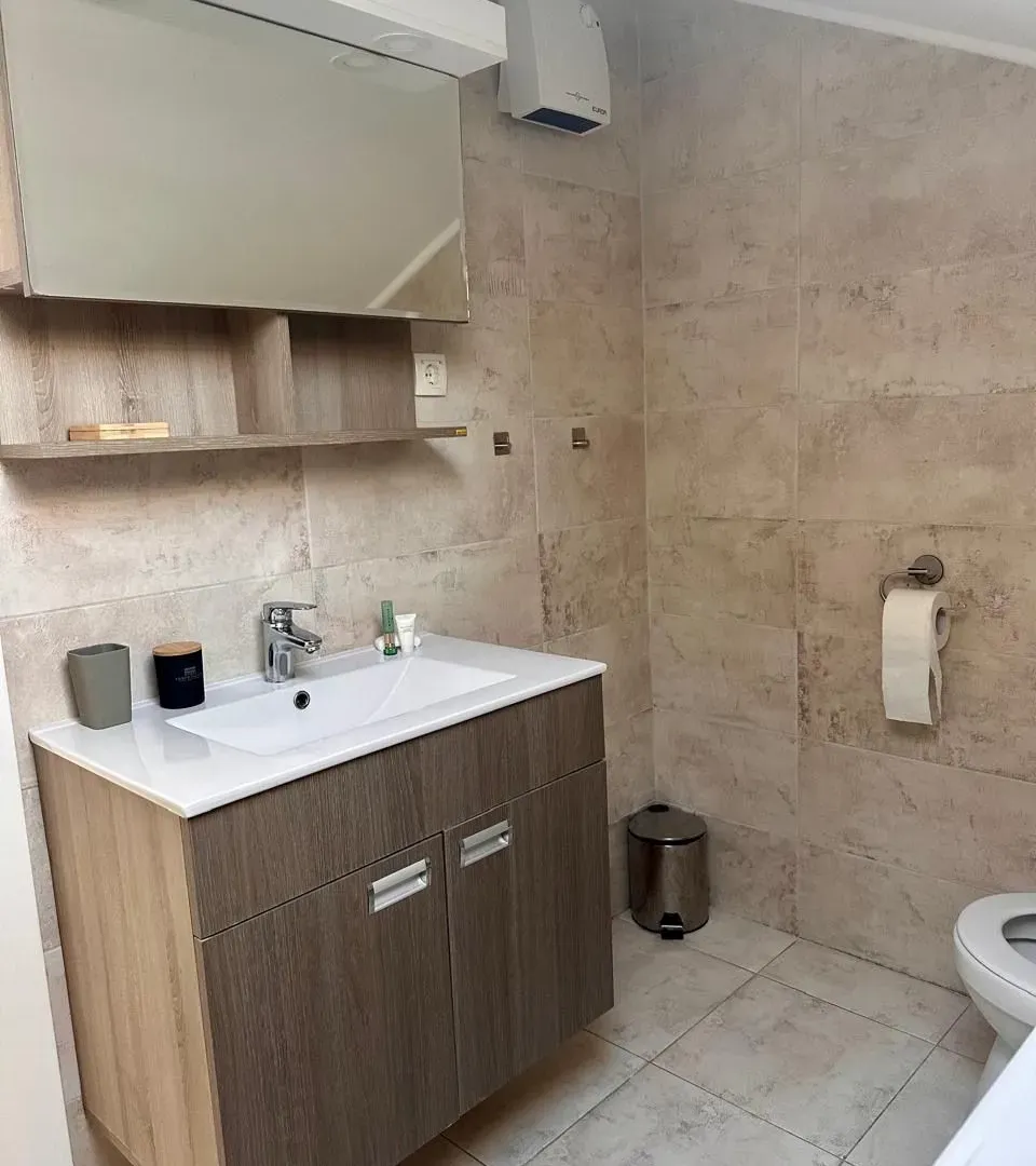 Izdavanje, dvosoban stan, 85m², Seljanovo, Tivat