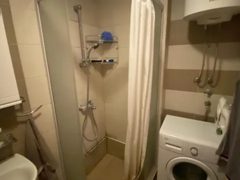 Izdavanje, dvosoban stan, 50m², Lazi, Budva - image 4