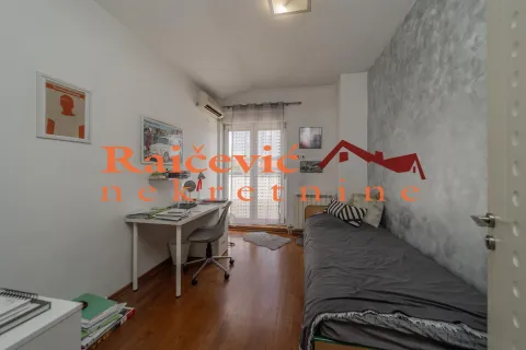Prodaja, četvorosoban stan, 142m², Savski Venac, Beograd - image 12