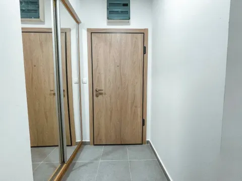 Izdavanje, dvosoban stan, 70m², Master Kvart, Podgorica - image 4