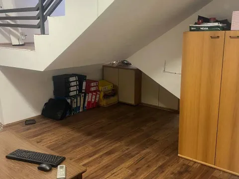 Izdavanje, poslovni prostor, 351m², Blok 5, Podgorica - image 8