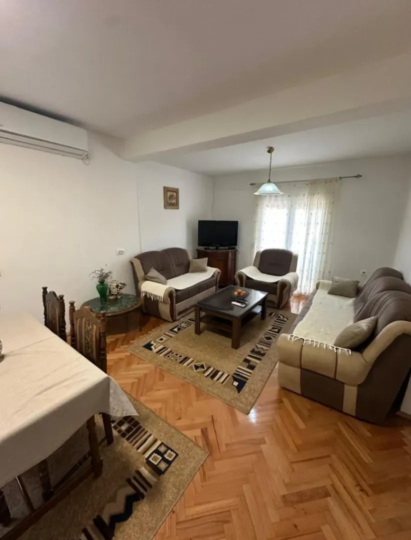 Izdavanje, dvosoban stan, 90m², Dalmatinska ulica, Podgorica