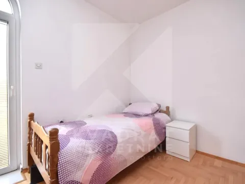 Rent, four bedroom apartment, 160m², Tološi, Podgorica - image 14