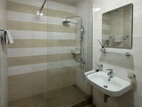 Izdavanje, dvosoban stan, 60m², Zabjelo, Podgorica - image 12