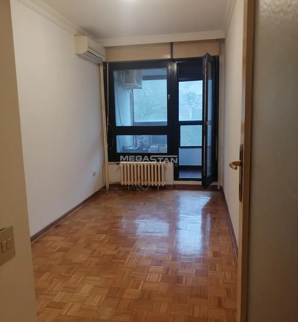 Rent, four bedroom apartment, 115m², Kalenić Pijaca, Vračar Sve Podlokacije