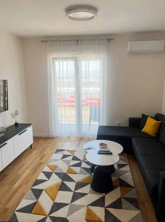 Izdavanje, dvosoban stan, 60m², Zabjelo, Podgorica