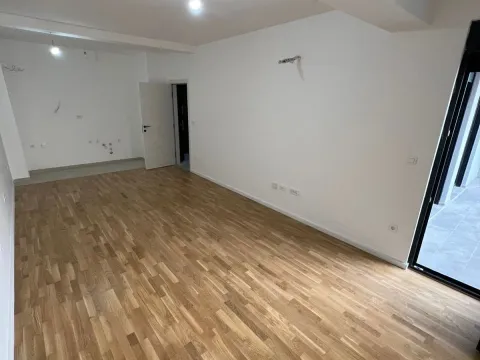 Prodaja, dvosoban stan, 65m², Stari Aerodrom, Podgorica - image 9