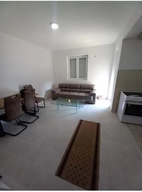 Izdavanje, dvosoban stan, 55m², Centar, Podgorica