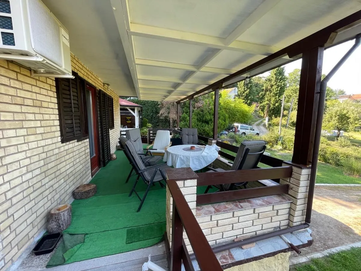 Prodaja, kuća, 172m², Rakovac, Novi Sad Sve Podlokacije