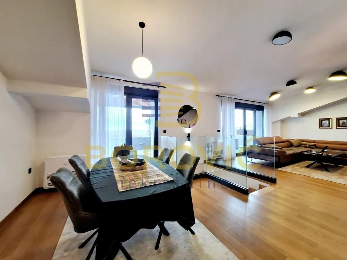Prodaja, četvorosoban stan, 157m², Zemun Sve Podlokacije, Beograd