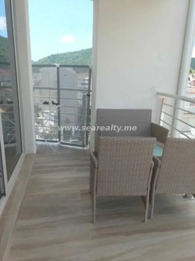 Izdavanje, dvosoban stan, 64m², Budva, Crna Gora