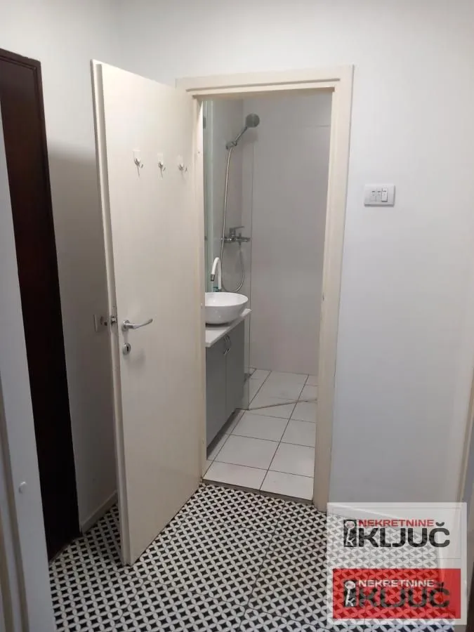 Prodaja, jednosoban stan, 31m², Bulevar Oslobodjenja, Novi Sad Sve Podlokacije