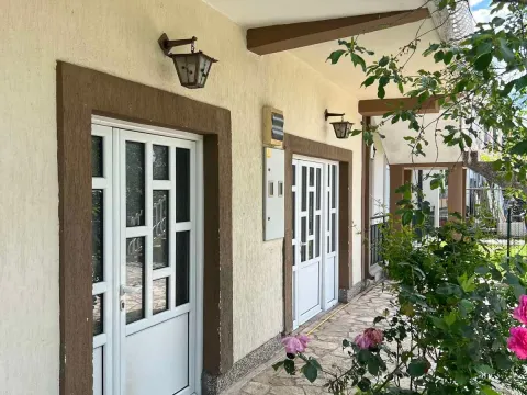Rent, house, 250m², Tološi, Podgorica - image 3