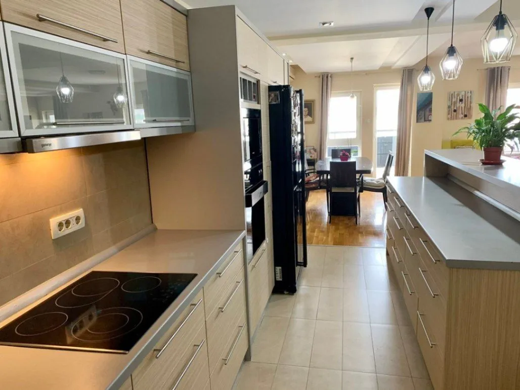 Sale, four bedroom apartment, 157m², Lion, Zvezdara Sve Podlokacije