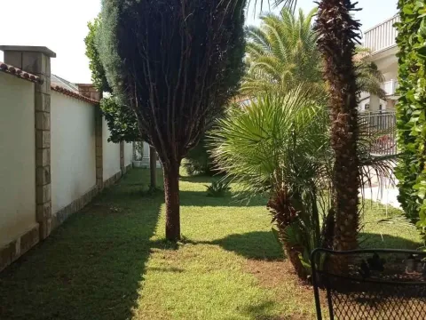 Sale, house, 350m², Zabjelo, Podgorica - image 8