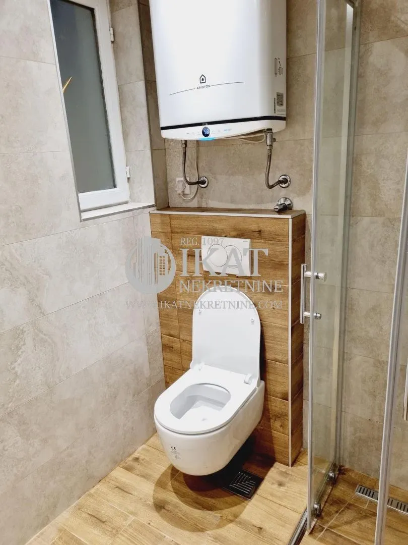 Sale, two bedroom apartment, 44m², Kalenić Pijaca, Vračar Sve Podlokacije