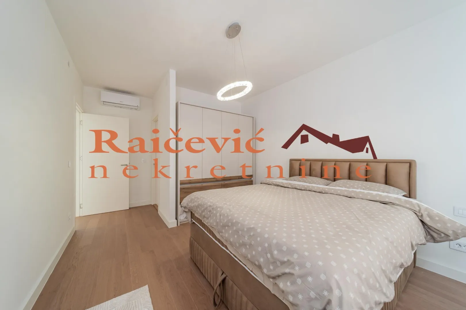 Izdavanje, trosoban stan, 76m², Savski Venac, Beograd