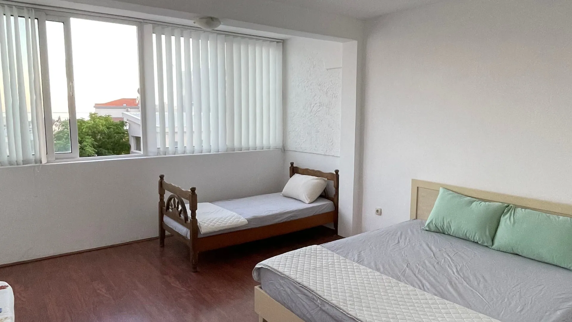 Izdavanje, trosoban stan, 55m², Lazi, Budva