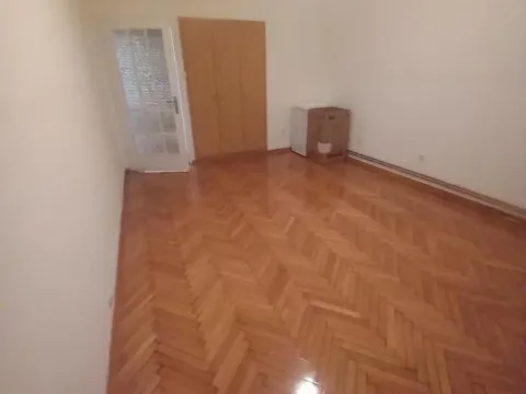 Izdavanje, trosoban stan, 65m², Stari Grad, Beograd - image 9